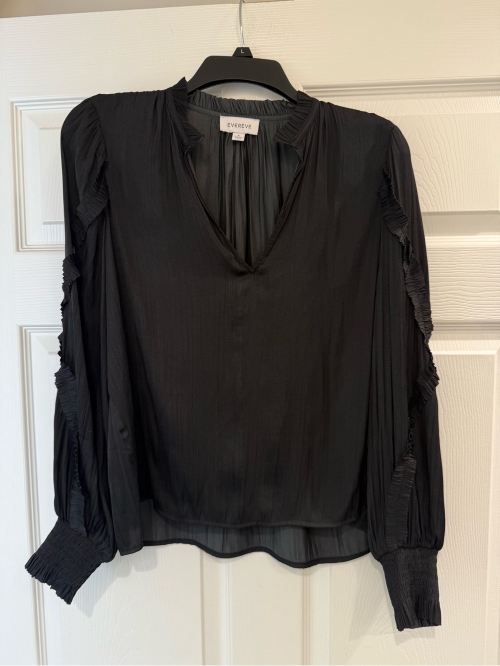 Evereve Size Small Black Blouse V Neck Sleeve Detail